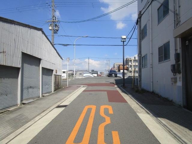大阪市城東区東中浜１丁目の倉庫の周辺