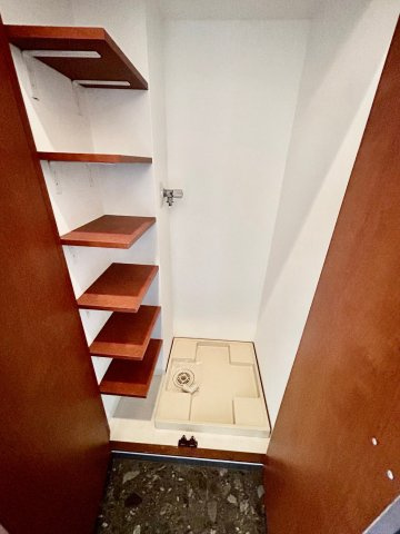 フォレステージュ江坂公園の設備|室内洗濯パン