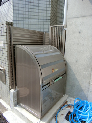 敷地内ゴミ置き場♪