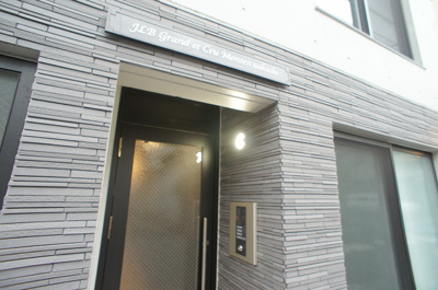 建物エントランスです。