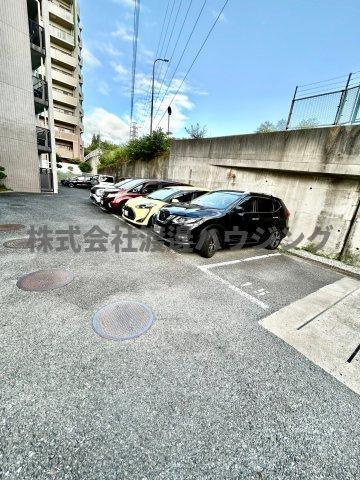 パークアベニュー緑地の駐車場