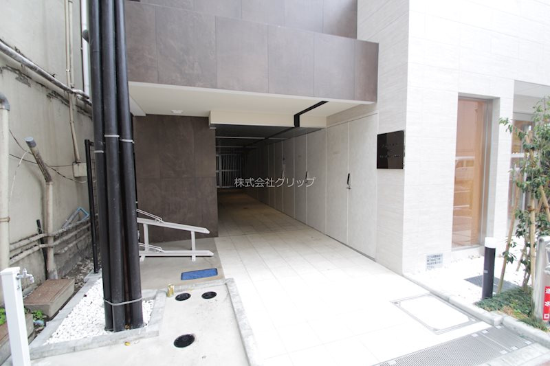 アポロヒルズ関内のエントランス