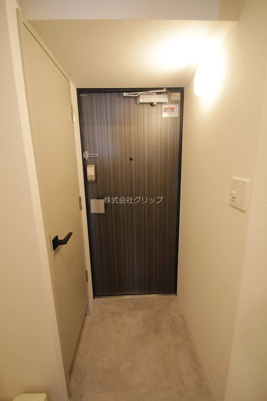 アポロヒルズ関内の玄関