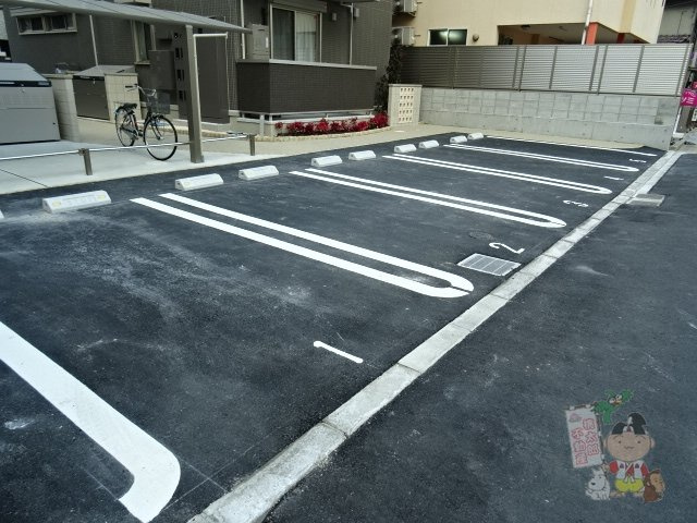 ウィング　Ｂの駐車場