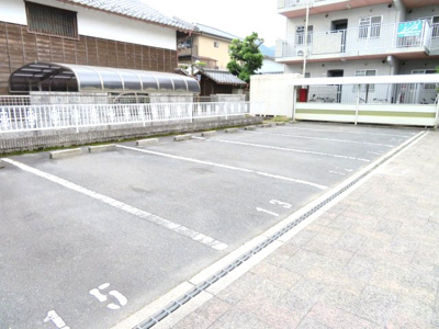 【駐車場】 | シャルマンふき | 別室のお写真となります