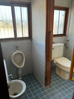 ６４０４０　岐阜市茶屋新田中古戸建てのトイレ