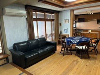 ６４０４０　岐阜市茶屋新田中古戸建ての居間・リビング