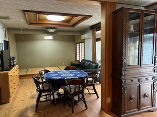 ６４０４０　岐阜市茶屋新田中古戸建ての居間・リビング