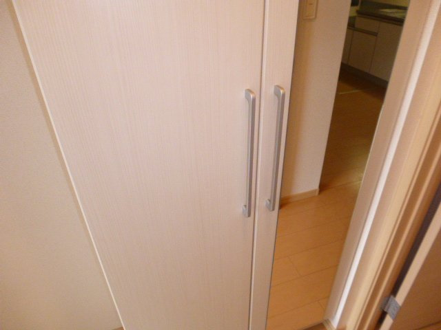 倉敷市東塚２丁目のアパートの玄関