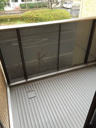熊本市南区島町４丁目のアパートのバルコニー