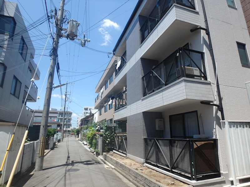 高槻市明野町一棟マンションの外観|南側道路