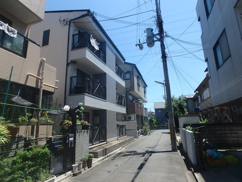高槻市明野町一棟マンションの周辺|南側道路