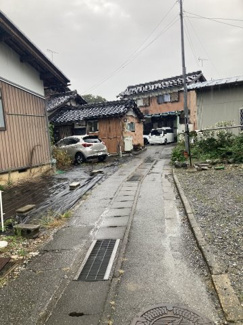 【前面道路含む現地写真】