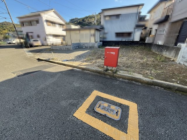 高知市朝倉己　売土地の前面道路含む現地写真