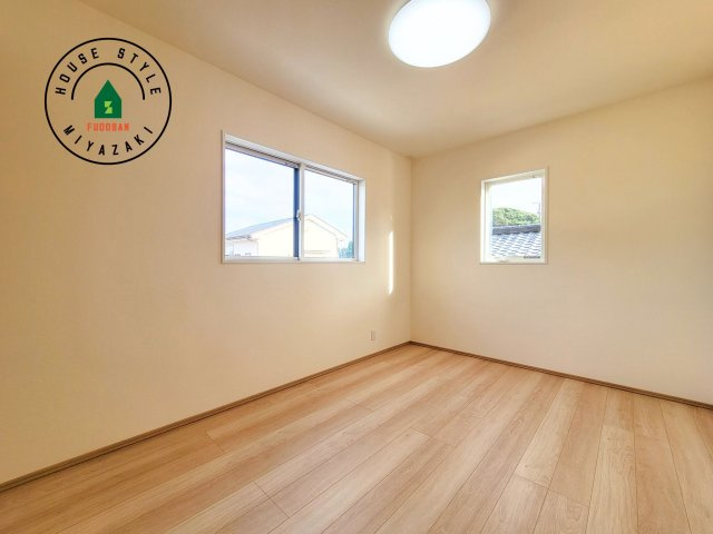 第3清武町今泉モデル（1号棟）の洋室|採光良好な洋室は全居室、複層ガラスの遮熱効果と断熱効果で、一年中快適に過ごせます。