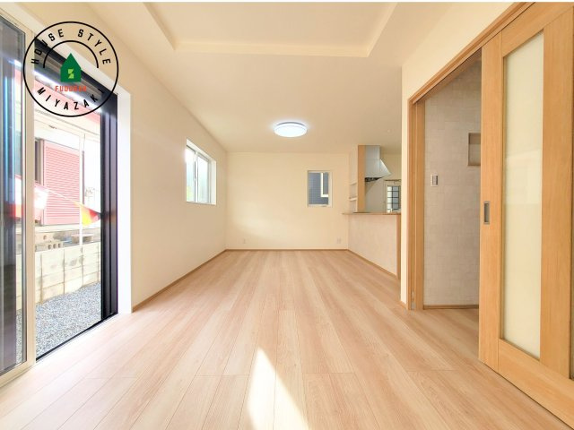 第3清武町今泉モデル（1号棟）の居間・リビング|多くの時間を過すことになるリビングだからこそ、いつも穏やかな空間・解放感が味わえ毎日が充実します。