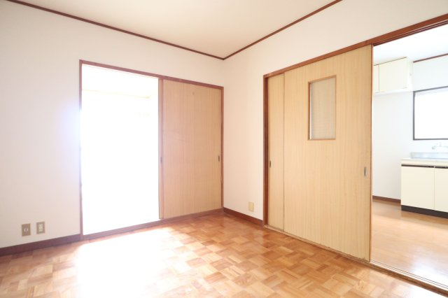 ローズハイツの洋室