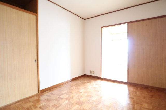 ローズハイツの洋室