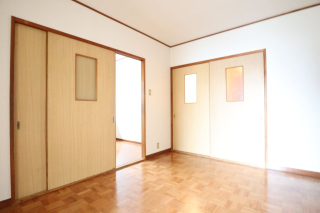 ローズハイツの洋室