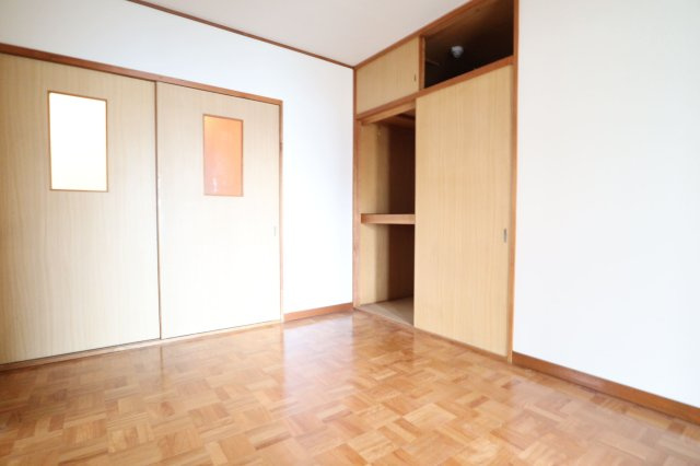 ローズハイツの洋室