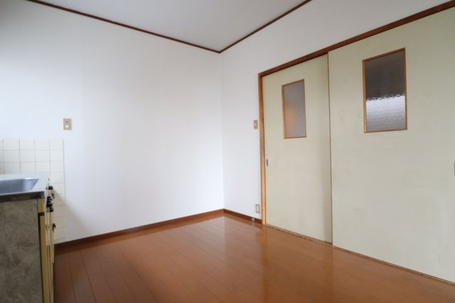 ローズハイツの居間・リビング