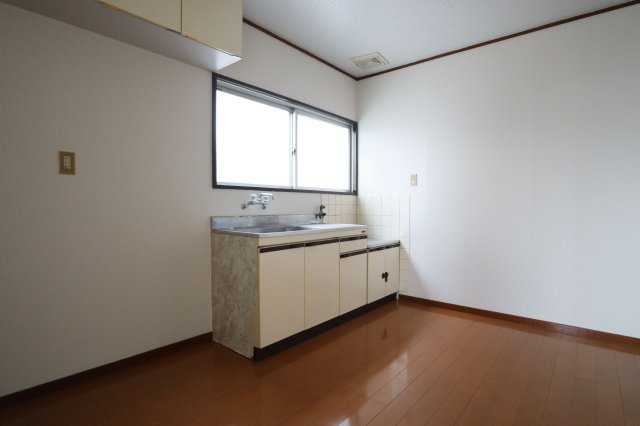 ローズハイツの居間・リビング