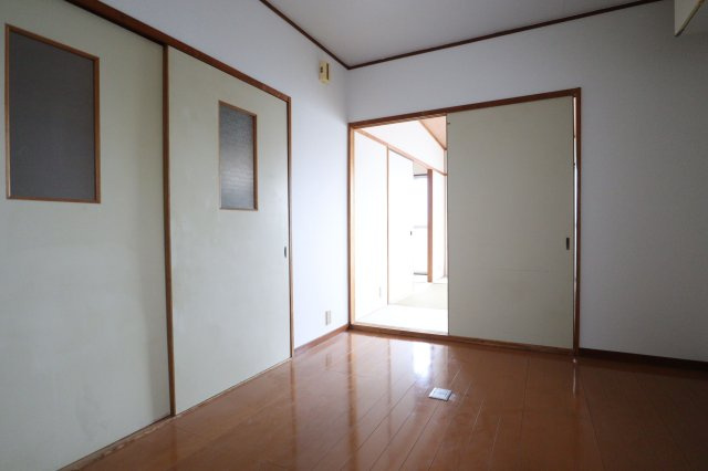 ローズハイツの居間・リビング