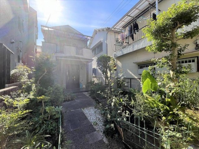 清水町　中古一戸建ての外観|新しい生活にいかがでしょうか？外観はお住まいの顔になります。こだわりたいポイントですね。外壁塗装や屋根塗装のご相談も承っております。
■現地内覧・資金計画相談・住宅ローン相談もお問合せ受付中■