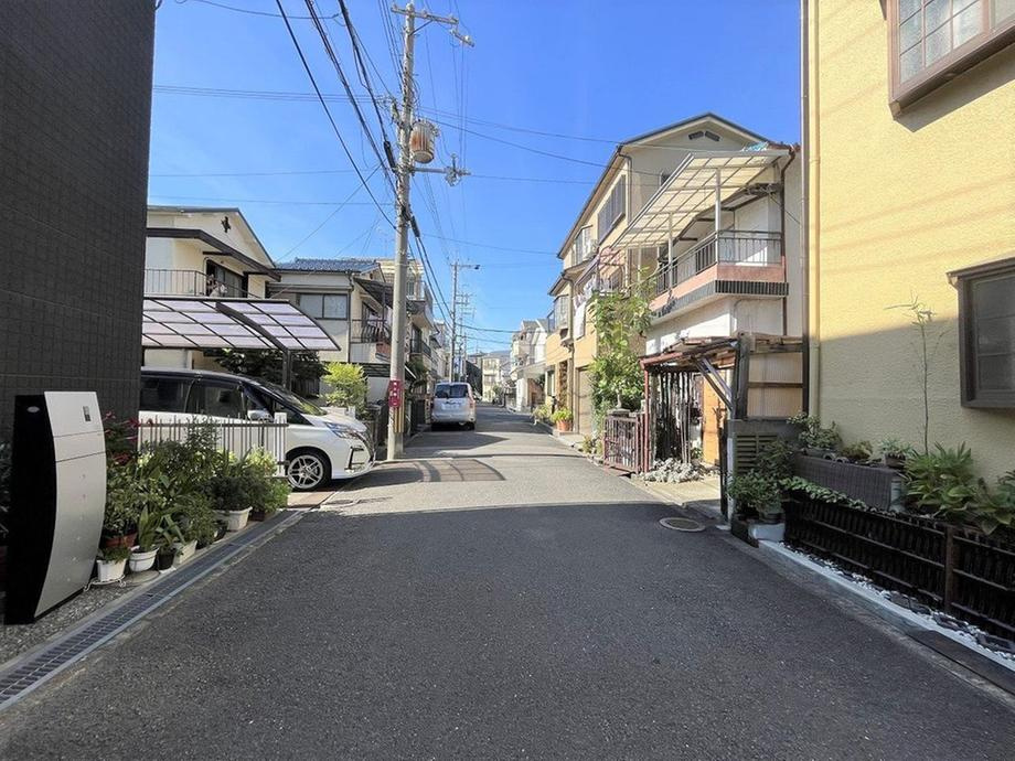 清水町　中古一戸建ての前面道路含む現地写真|前面道路含む現地写真　幅員5ｍ
■物件内覧・資金計画相談・住宅ローン相談、リフォーム相談、お問合せ受付中■
※当日・翌日のご内覧、ご相談はお電話でのお問合せがスムーズです！