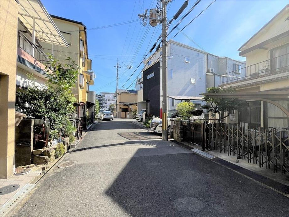 清水町　中古一戸建ての前面道路含む現地写真|前面道路含む現地写真　幅員5ｍ
■物件内覧・資金計画相談・住宅ローン相談、リフォーム相談、お問合せ受付中■
※当日・翌日のご内覧、ご相談はお電話でのお問合せがスムーズです！