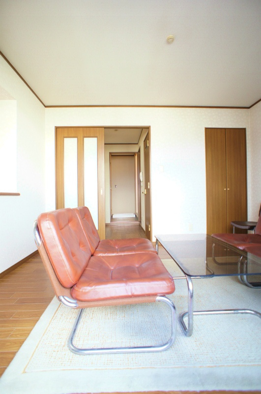 久留米市野中町の賃貸マンションの居間・リビング|おしゃれな居間です