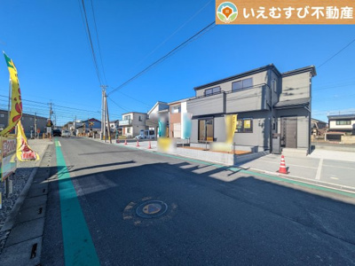 【前面道路含む現地写真】 | Livele Garden.S　熊谷石原2丁目第2 | 充分な広さの7.1ｍ前面道路
間口が広くお車の出し入れも問題なく行えるスペースが確保されています♪