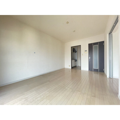 【洋室】 | 高峰ポロニア | 明るい洋室です