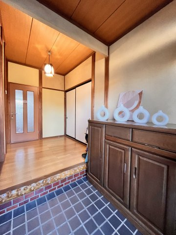 【居間・リビング】 | 安中市安中一丁目　中古戸建