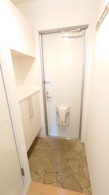 【玄関】 | アヴァンツァーレ A棟