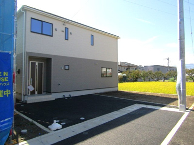 【駐車場】 | クレイドルガーデン甲府市中町第1　2号棟 | 駐車場があるので、車を買う予定の方も安心です