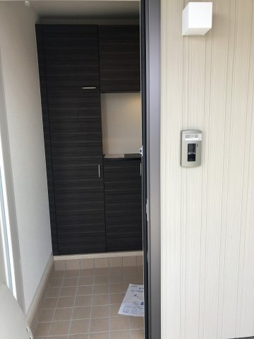 Cuoreのエントランス|お部屋の中が見えない玄関です