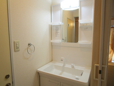 【洗面所】 | フロントアイランドハイツ | 参考写真（同物件別部屋）