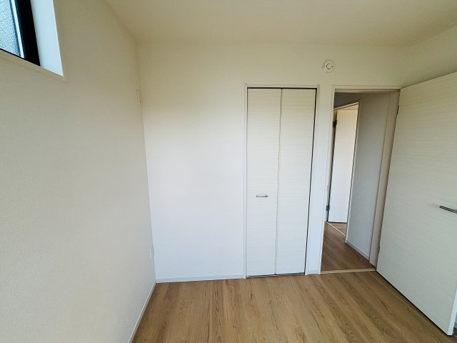 Terrechez中川区中須町2期｜名古屋市の戸建ならホームアップの洋室|収納付き