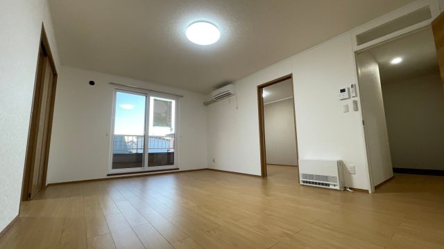 プリマ若松Bの居間・リビング