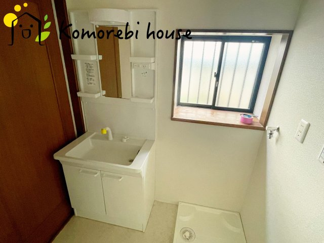 上尾市中分 2丁目　中古戸建　の独立洗面台|10月1日　撮影