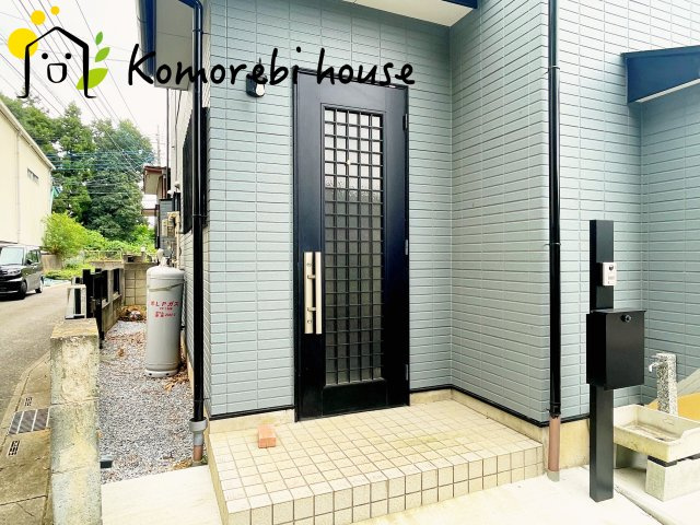 上尾市中分 2丁目　中古戸建　の玄関|10月1日　撮影