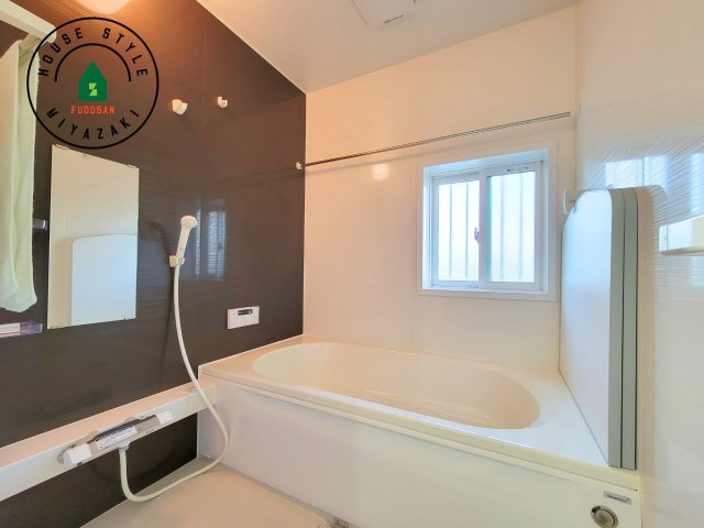 宮崎市赤江モデル（1号棟）の浴室|1日の疲れを癒してくれる広々バスルーム。雨の日のお洗濯にも大活躍な浴室乾燥機付です！