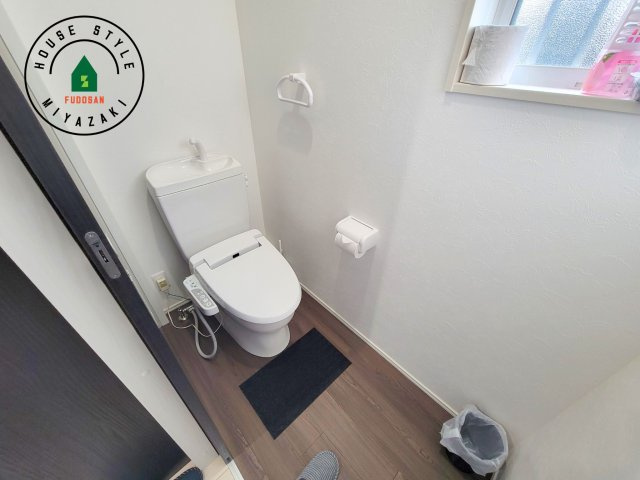 宮崎市赤江モデル（1号棟）のトイレ|温水洗浄便座を完備しております。