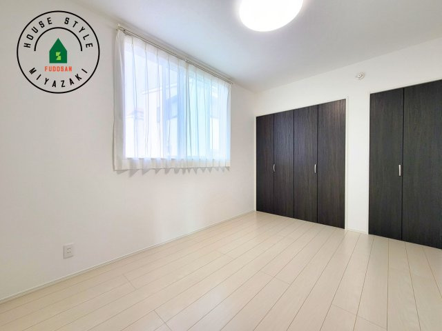 宮崎市赤江モデル（1号棟）の洋室|主寝室には収納力に優れたクローゼットがありますので、お部屋もすっきり片付きます。