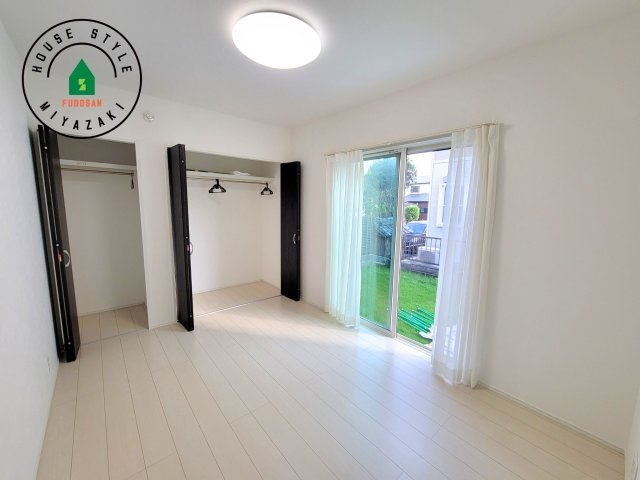 宮崎市赤江モデル（1号棟）の洋室|採光良好な洋室は全居室、複層ガラスの遮熱効果と断熱効果で、一年中快適に過ごせます。