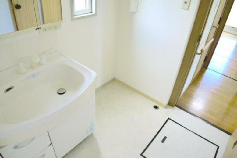 常陸太田市磯部町　中古戸建の独立洗面台