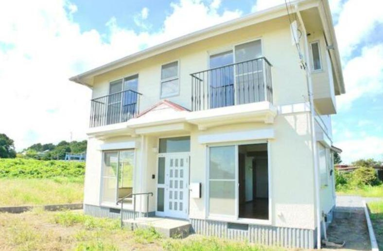 常陸太田市磯部町　中古戸建の外観|小中学校が近く、お子様の通学も安心♪
