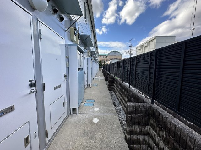 レオパレスアネックスの玄関|通路