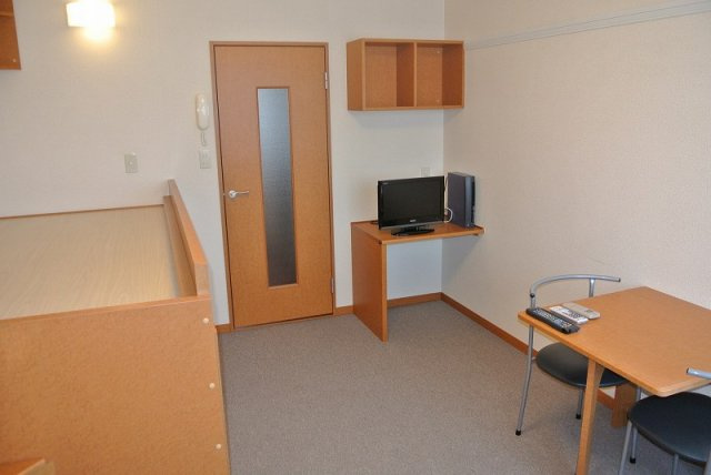 レオパレスアネックスの居間・リビング